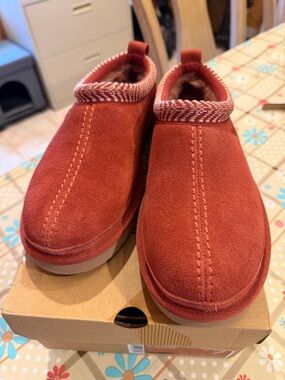 NWT Koolaburra by Ugg Rust Red Suede Slippers, 7